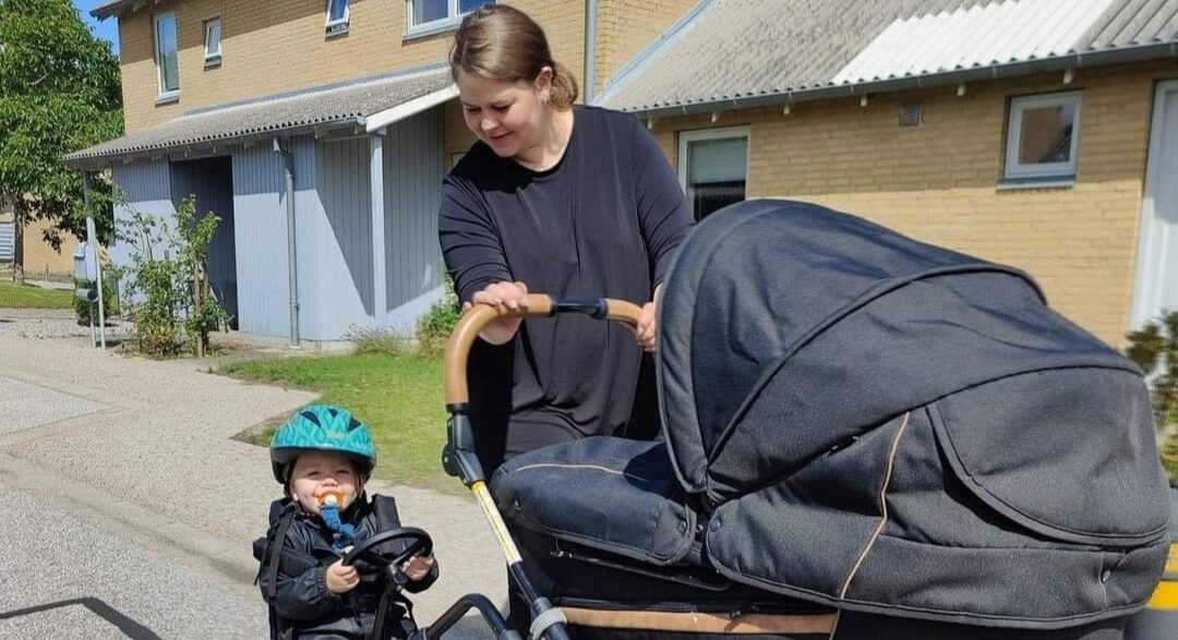 “Der sad jeg på vores trappe med min 3-måneder gamle søn i armene, og en positiv graviditetstest i hånden! “