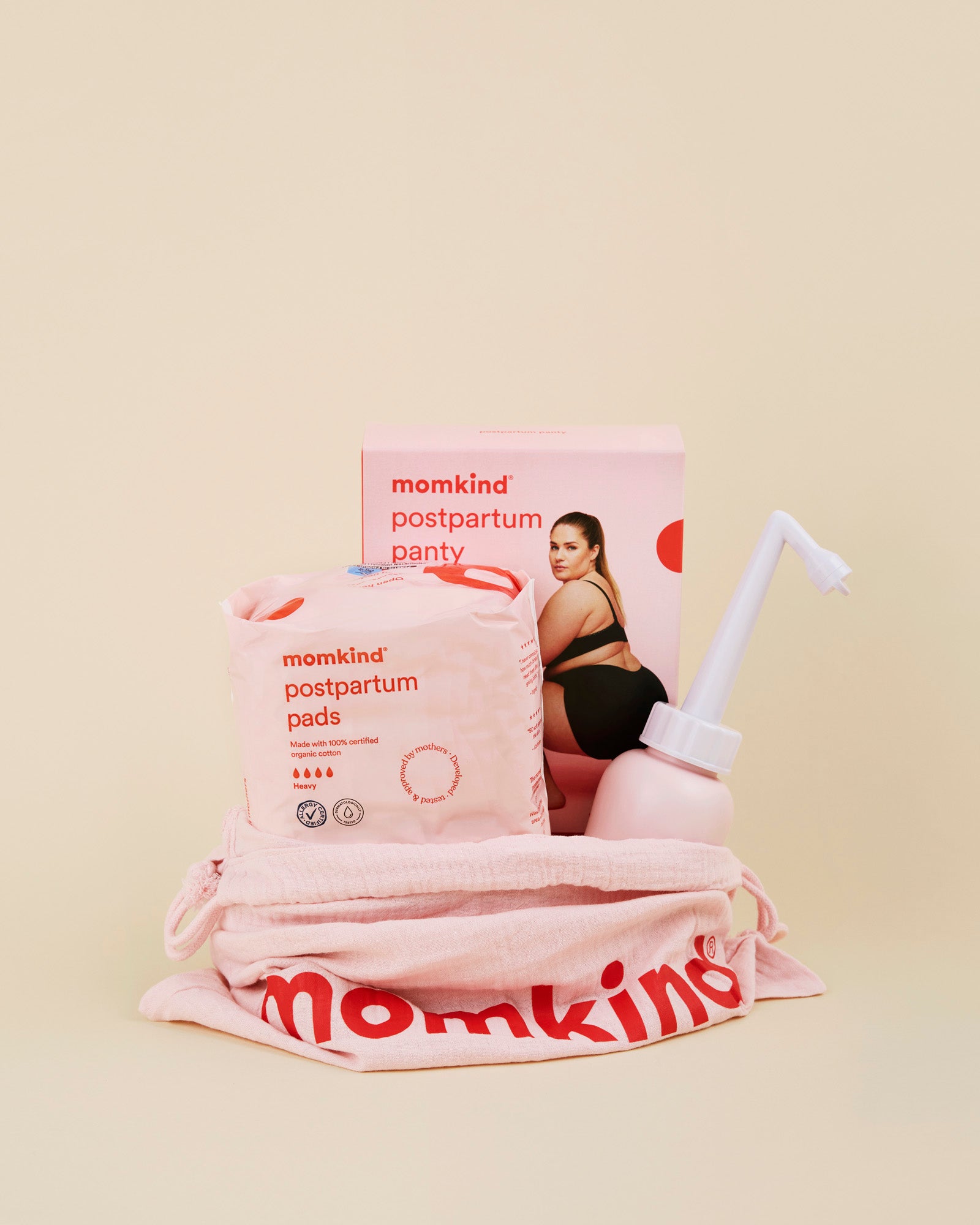 Momkind lille efterfødselspakke. Posen indeholder efterfødselsbind, efterfødselstrusser og skylleflaske.