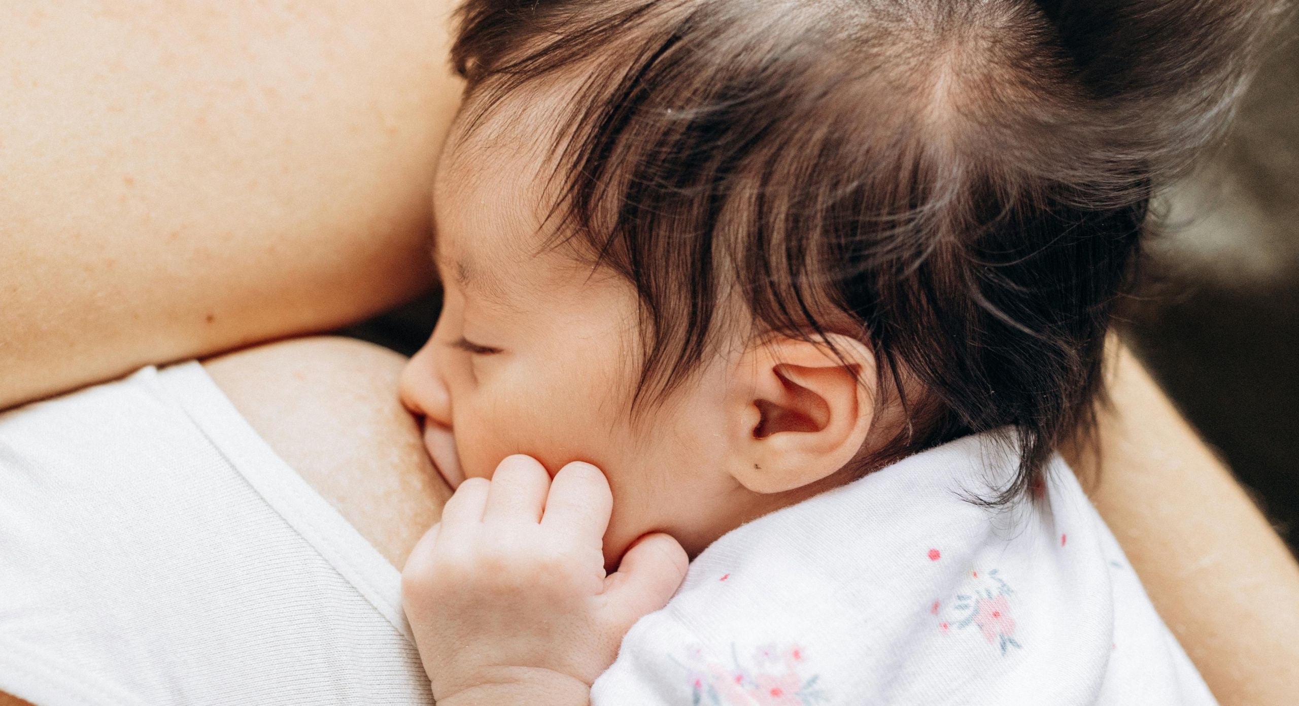 sove med ammebh nattøj til amning baby ammer