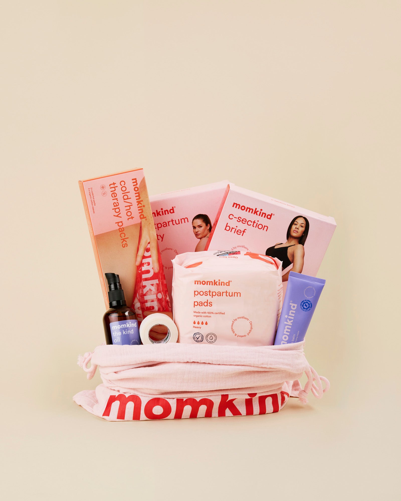 Stor efterfødselspakke fra momkind til kejsersnit. Posen indeholder efterfødselsbind, englehud plaster, lanolin balm, the kind oil, køle/varme pose, kejsersnittrusser og efterfødselstrusser.
